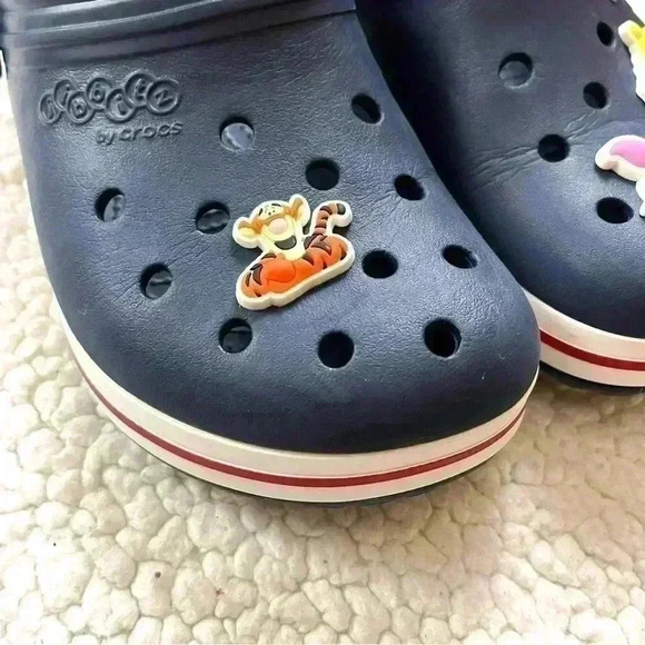 Jibbitz CROCS Kilby Navy W/ Blue/White Stripe Clog W/ Disney Jibbitz W9/M7 - Picture 6 of 12